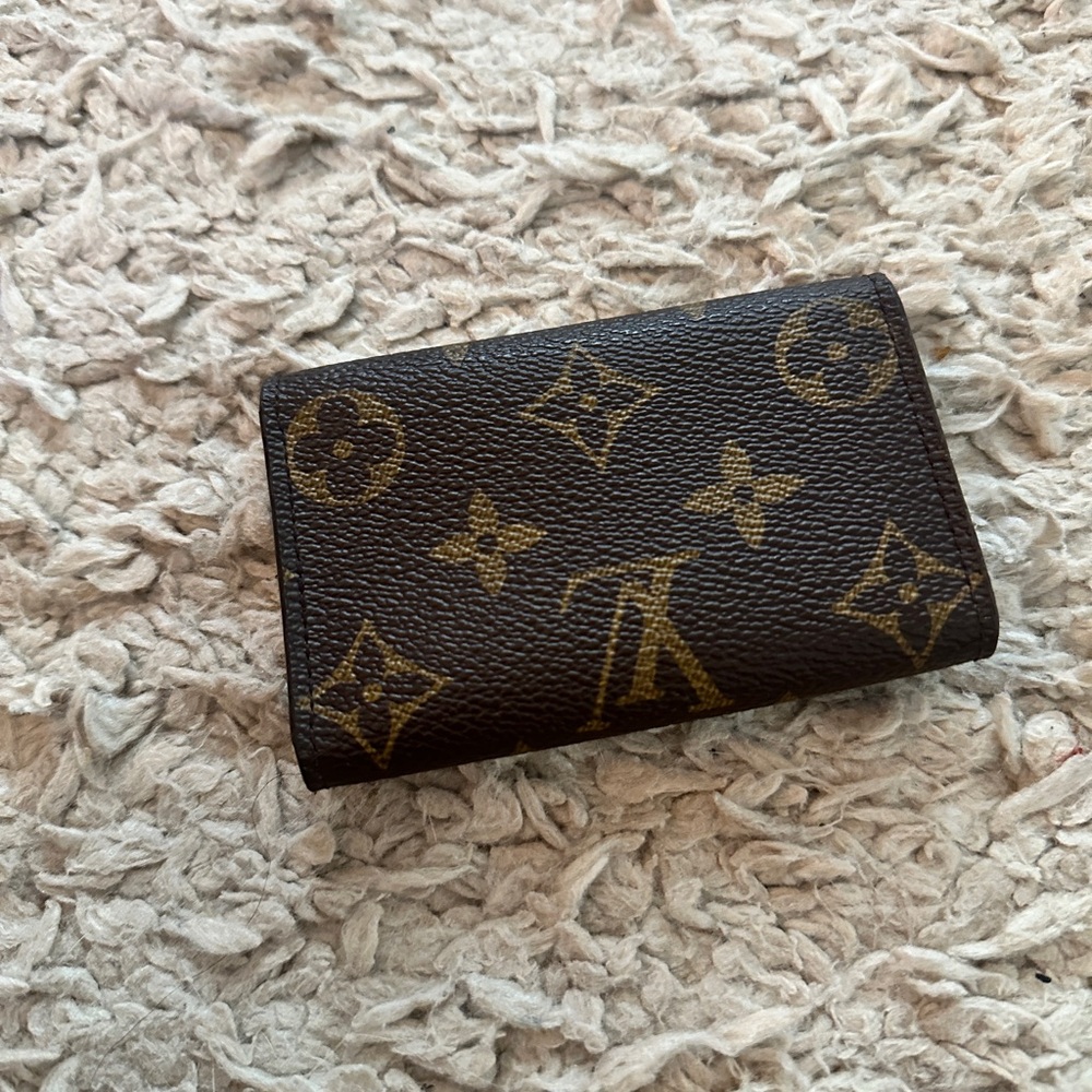 ❌SOLD❌Louis Vuitton Key Holder Monogram Accessory - Picture 3 of 10